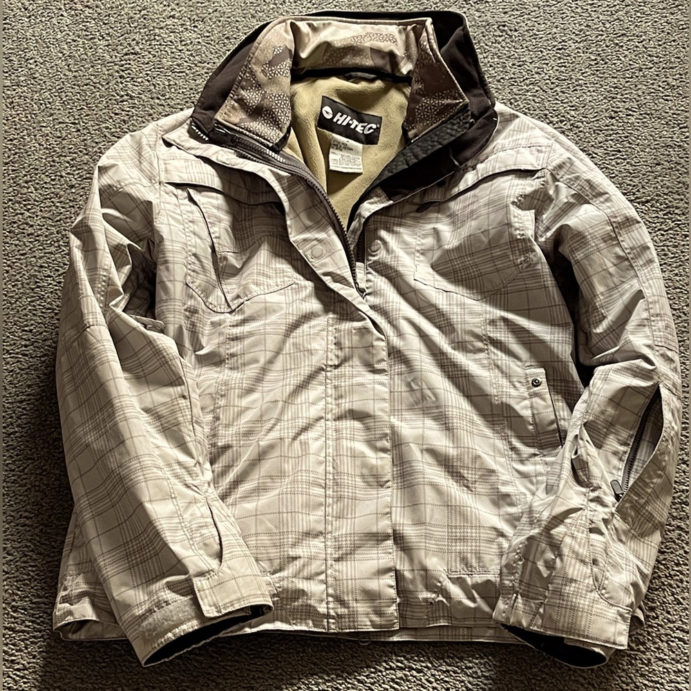 NWOT - HI-TEC JACKET. FULL ZIP OUT LINER. Cream/Tan/Brown Plaid. Women’s M.